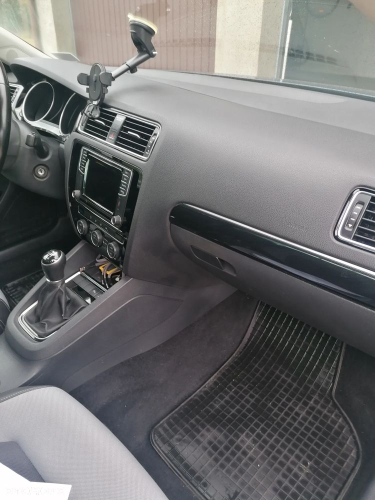 Volkswagen Jetta - 15