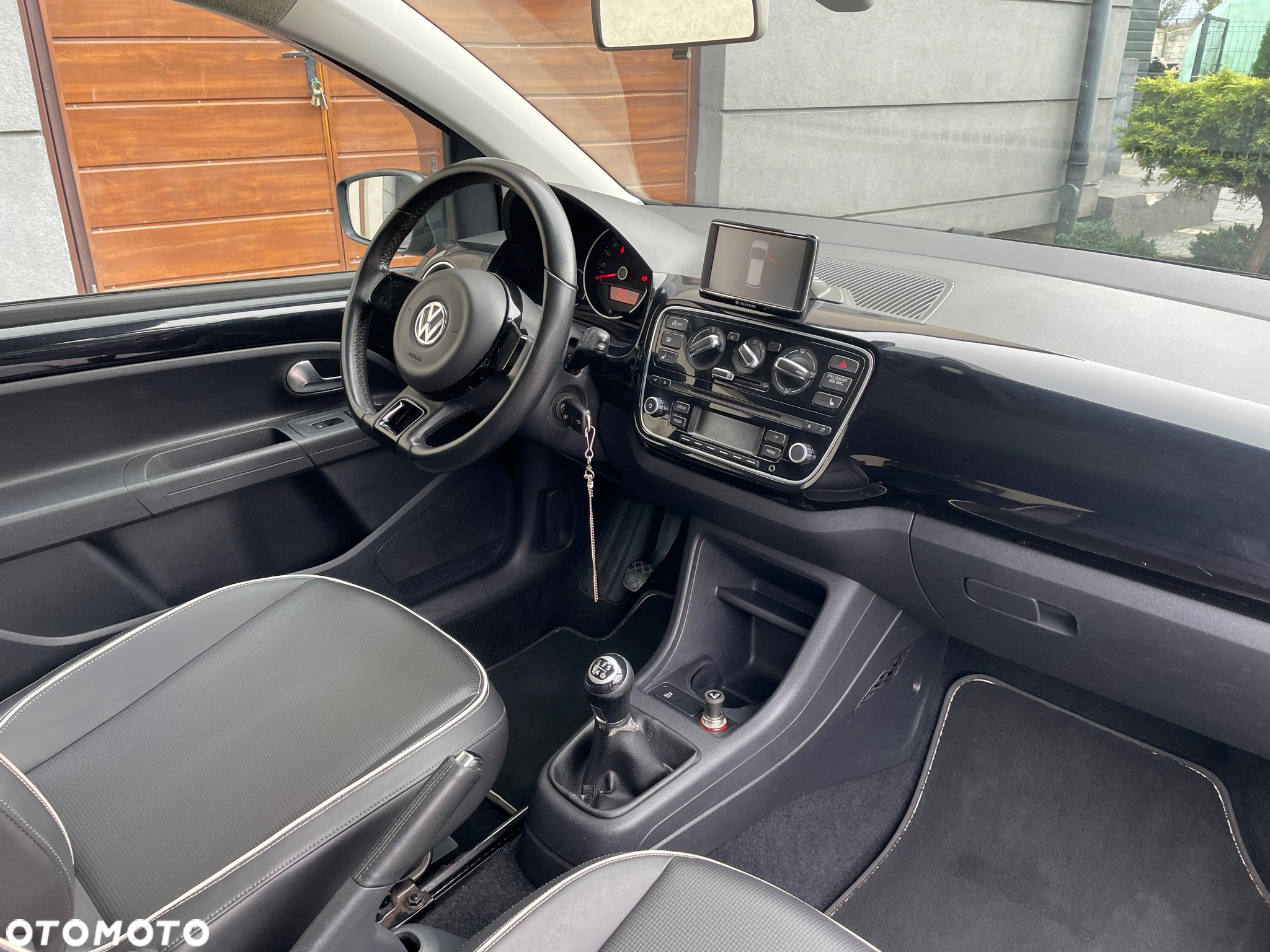 Volkswagen up! (BlueMotion Technology) move - 12