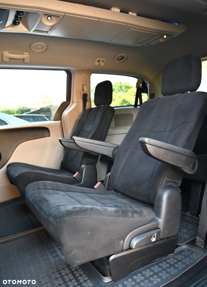 Chrysler Town & Country - 26