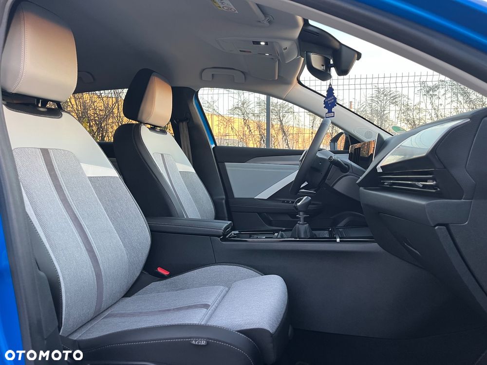 Opel Astra 1.2 Turbo Business Edition - 27