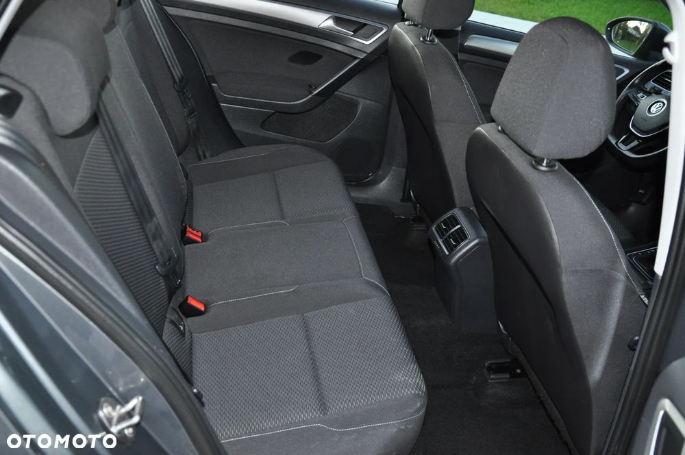 Volkswagen Golf - 12