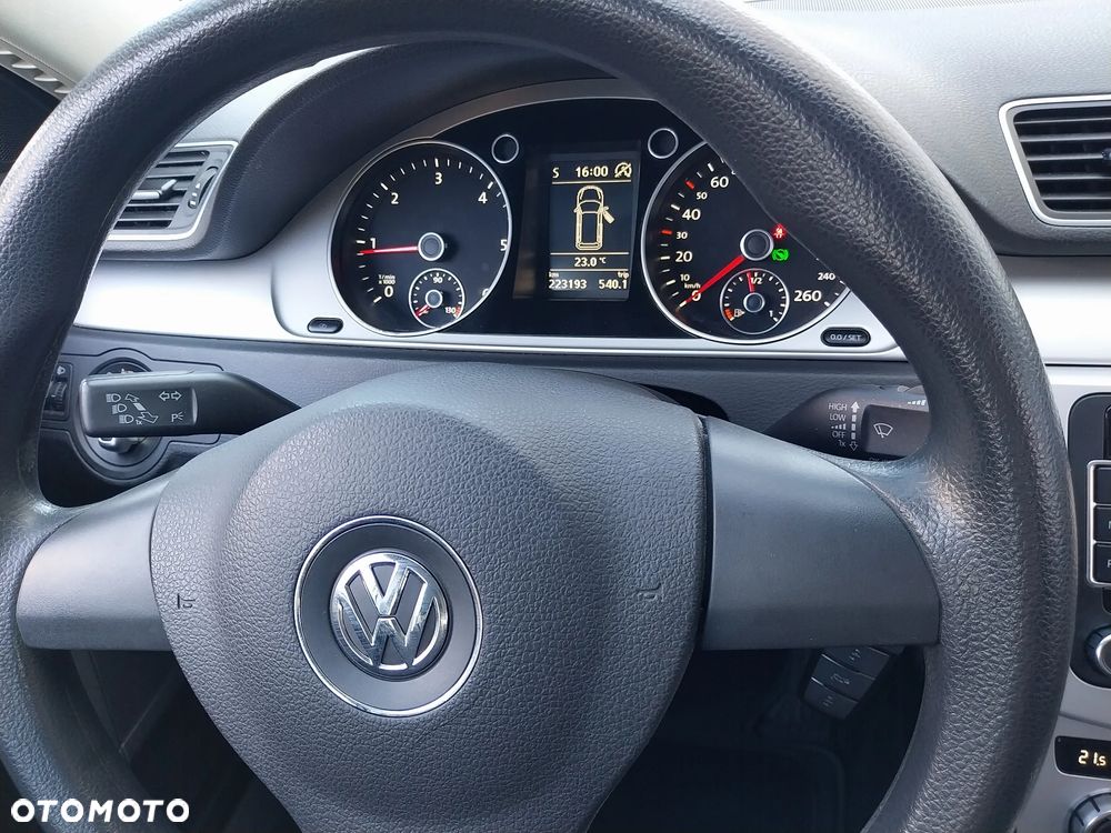 Volkswagen Passat 2.0 TDI DSG BlueMotion Technology Trendline - 28