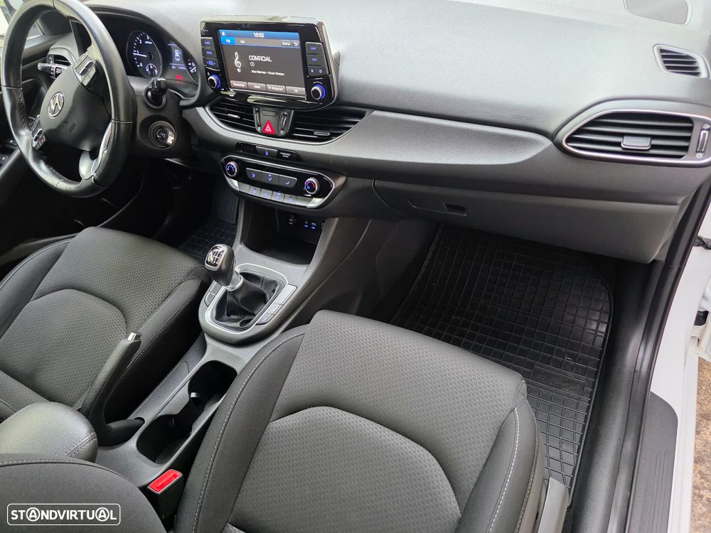 Hyundai i30 1.6 CRDI STyle+Navi - 45