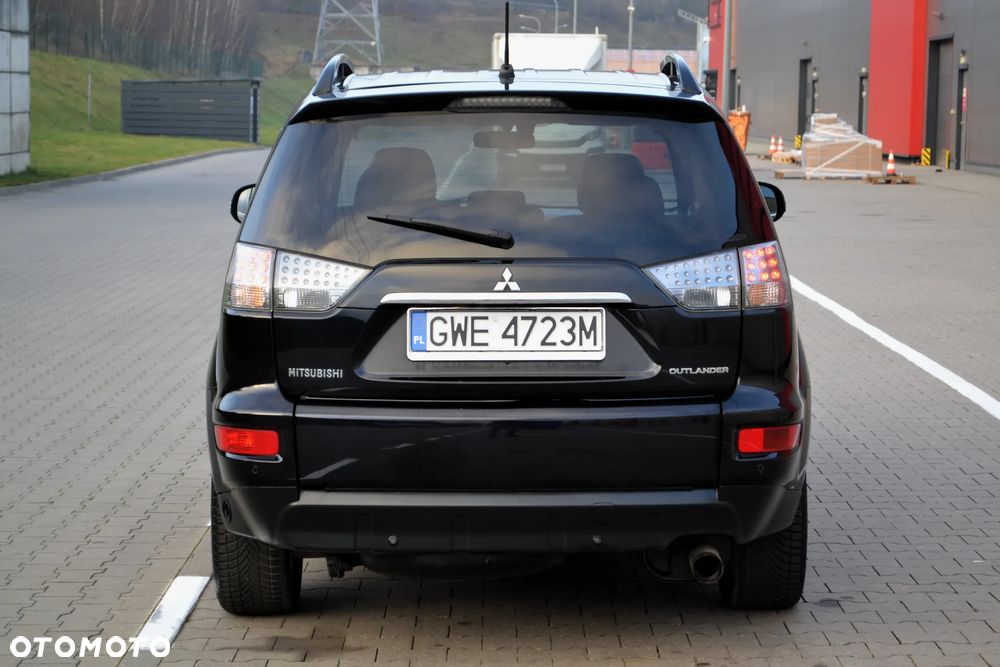 Mitsubishi Outlander 2.4 Intense + CVT - 28