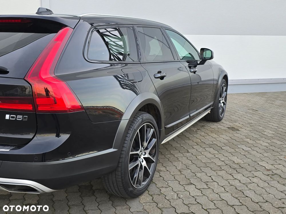 Volvo V90 Cross Country - 34