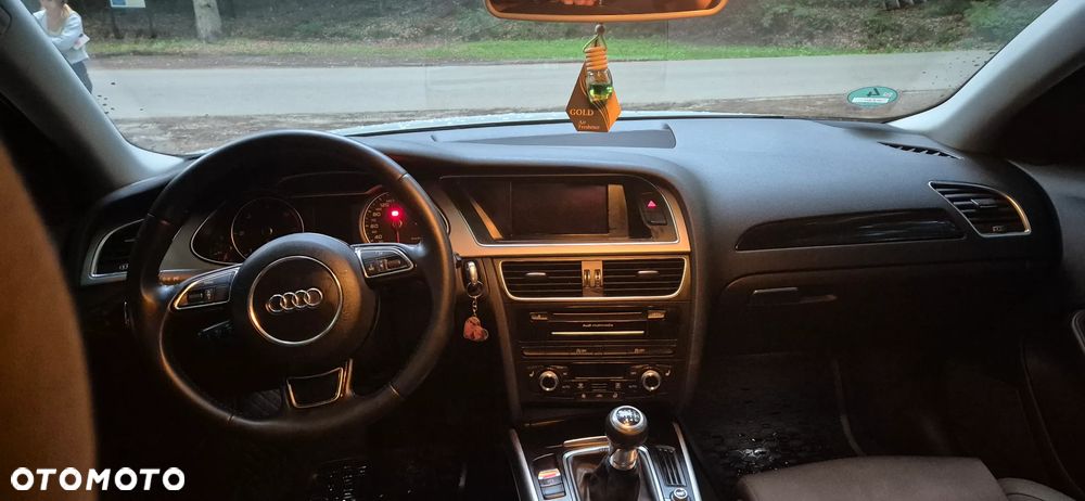 Audi A4 Avant 2.0 TDI DPF Ambiente - 11