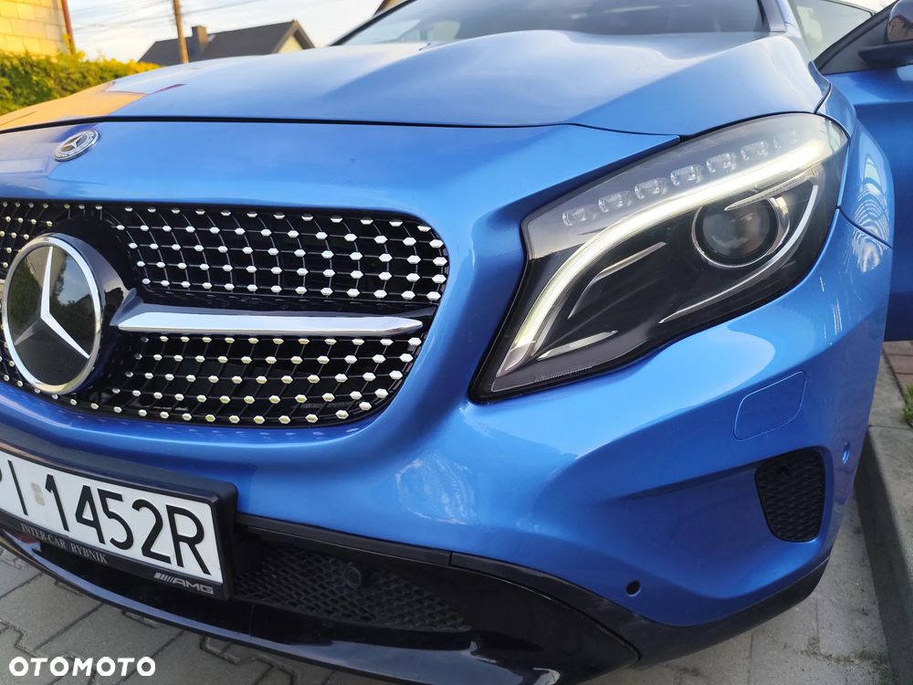 Mercedes-Benz GLA - 13