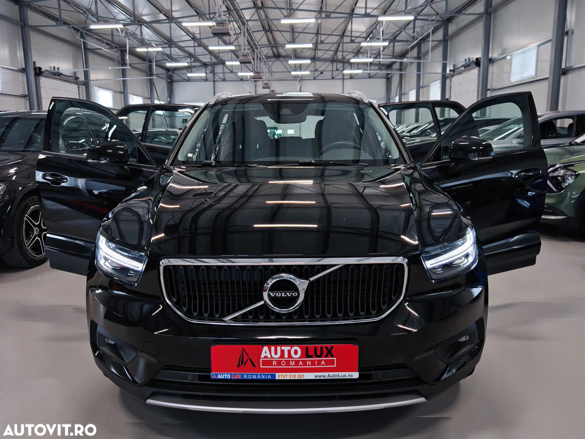 Volvo XC 40 T3 Geartronic Momentum Pro - 32