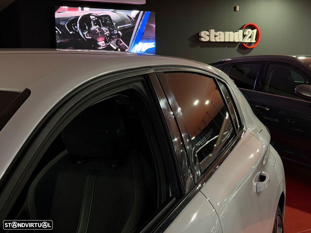 Peugeot 308 1.6 Hybrid Allure Pack e-EAT8 - 28