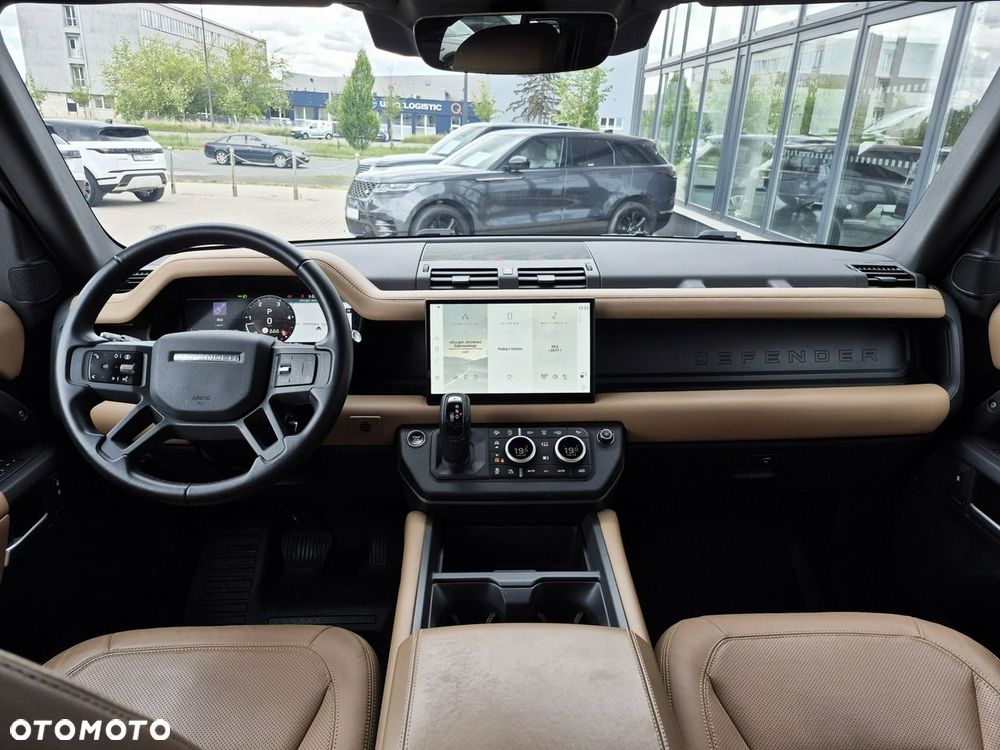 Land Rover Defender - 32