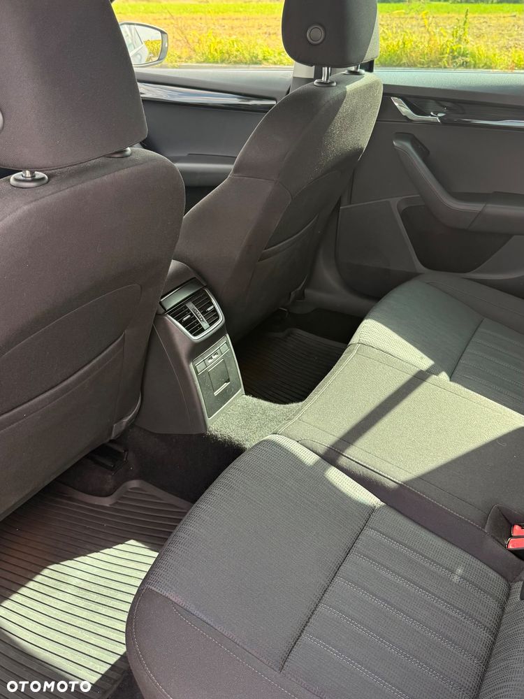 Skoda Octavia 1.6 TDI SCR Style DSG - 14