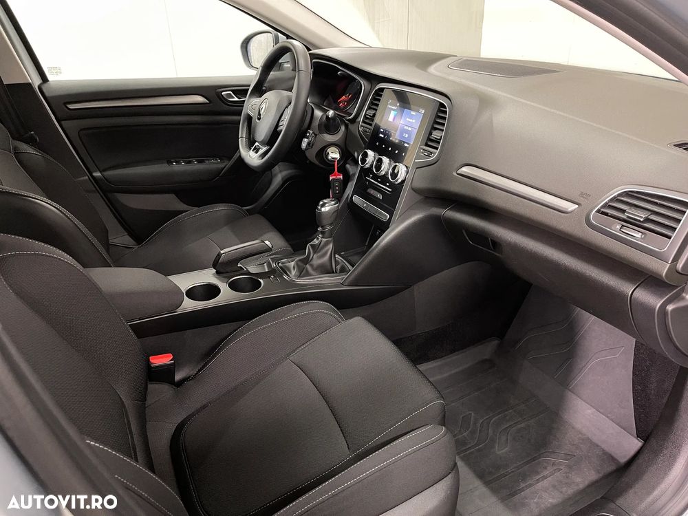 Renault Megane Blue dCi 116 Zen - 10