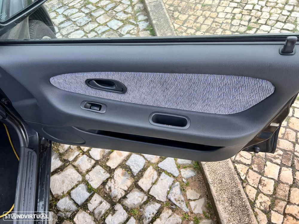 Mitsubishi Lancer 1300 GLXi - 35