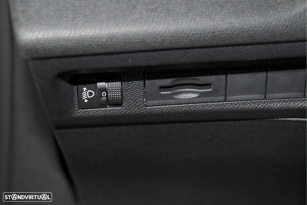 Peugeot 308 1.2 PureTech Allure - 27