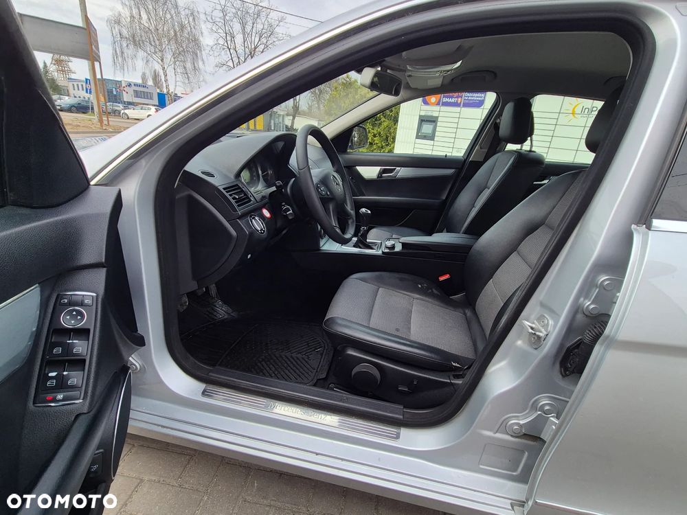 Mercedes-Benz Klasa C 220 CDI Avantgarde - 23