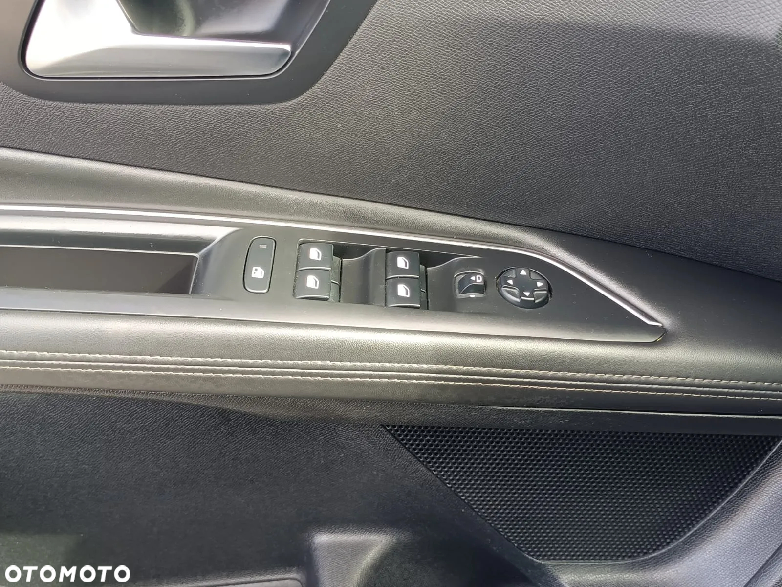 Peugeot 3008 1.6 BlueHDi Active S&S EAT6 - 31