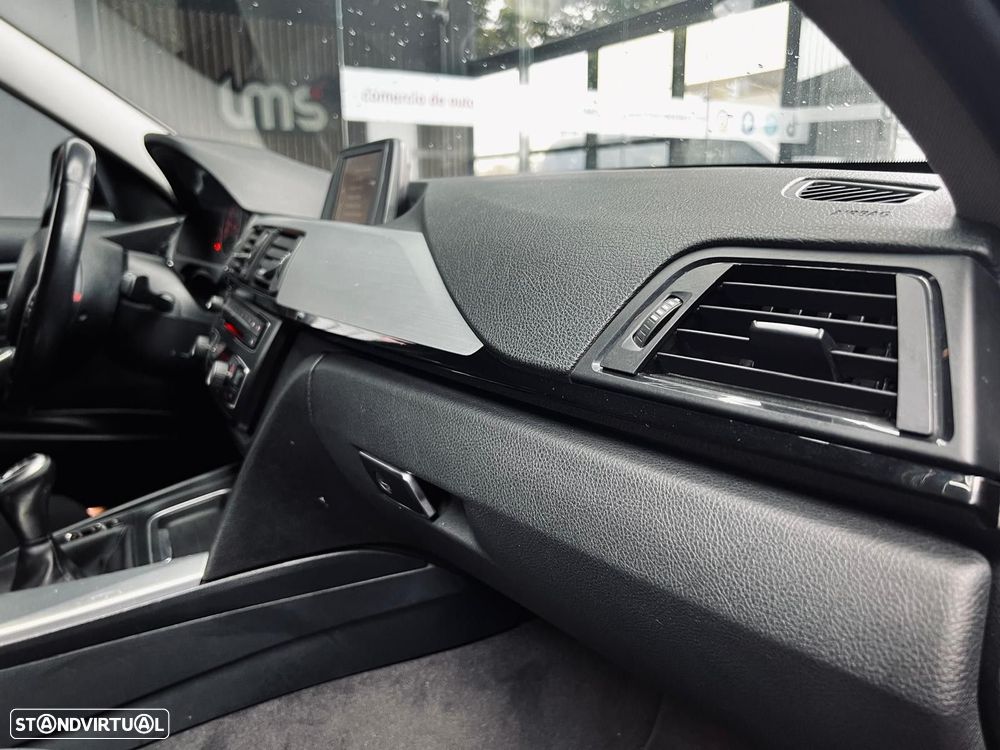 BMW 318 d Line Sport - 38