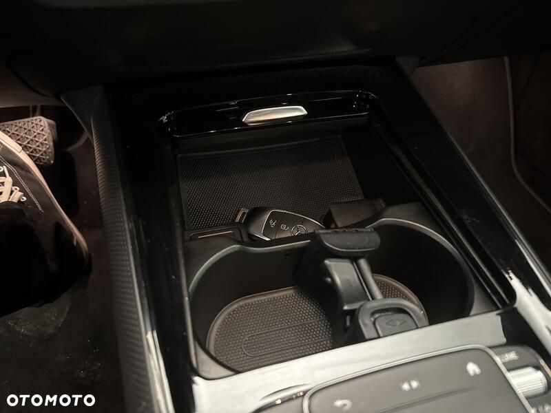 Mercedes-Benz GLB 200 7G-DCT - 16