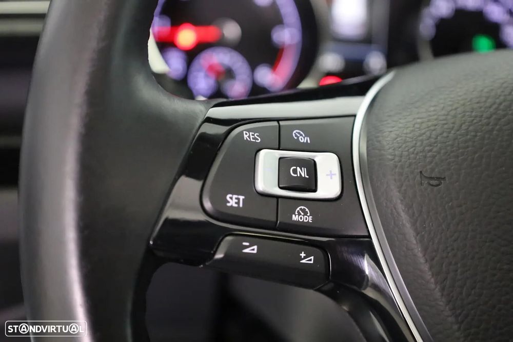 VW Touran 1.6 TDI R-Line DSG - 38