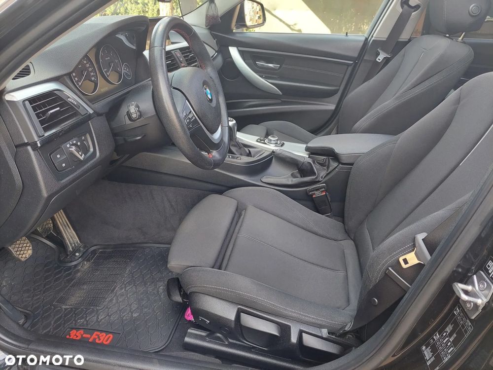 BMW Seria 3 318d DPF Touring Edition Sport - 25