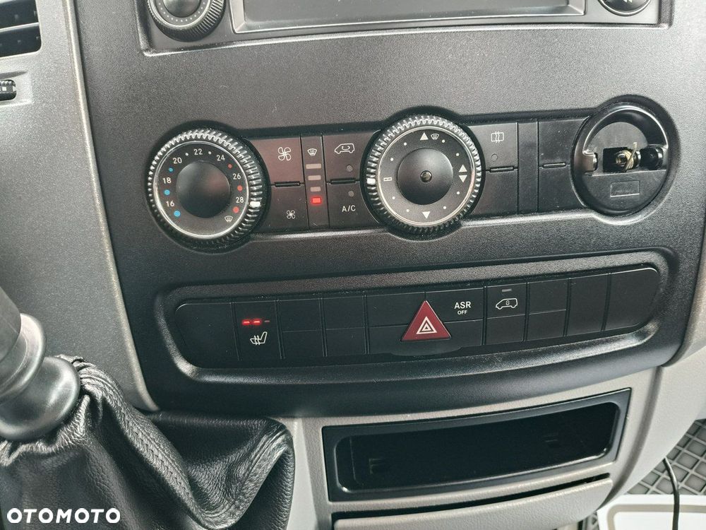 Mercedes-Benz Sprinter - 24