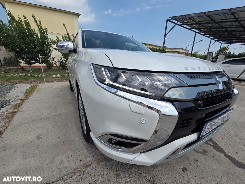 Mitsubishi Outlander - 8