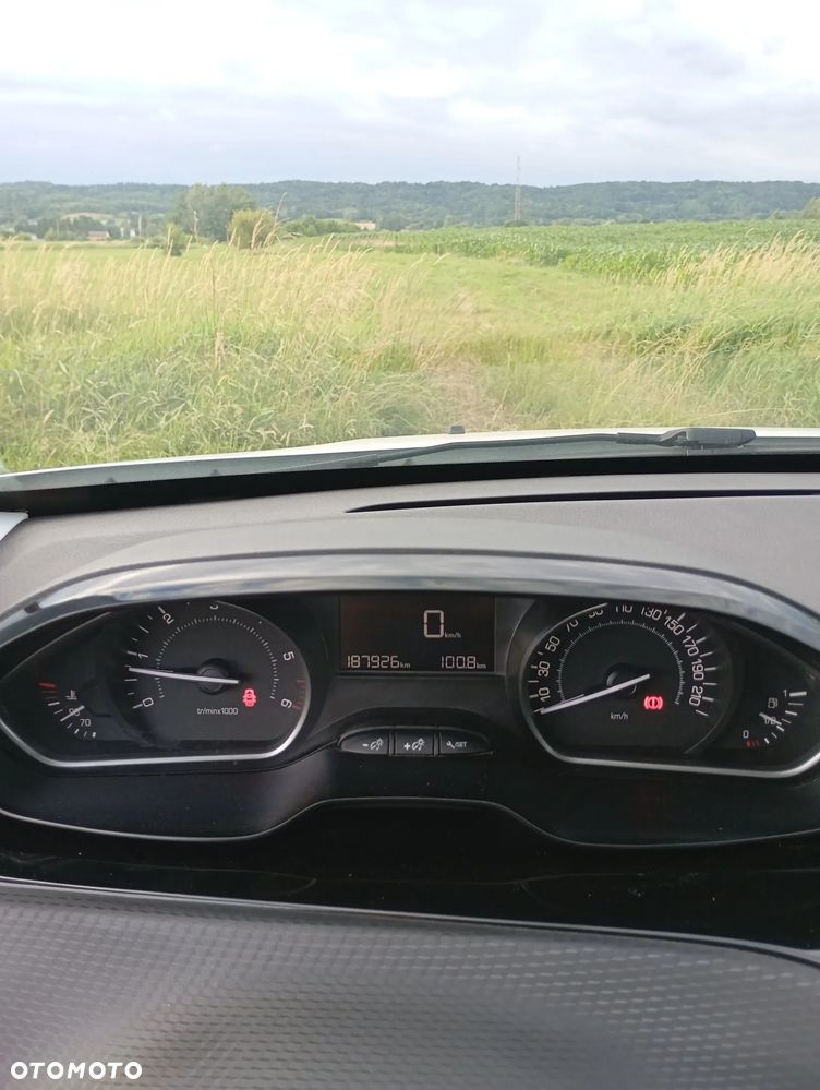 Peugeot 2008 1.6 BlueHDi Style - 10