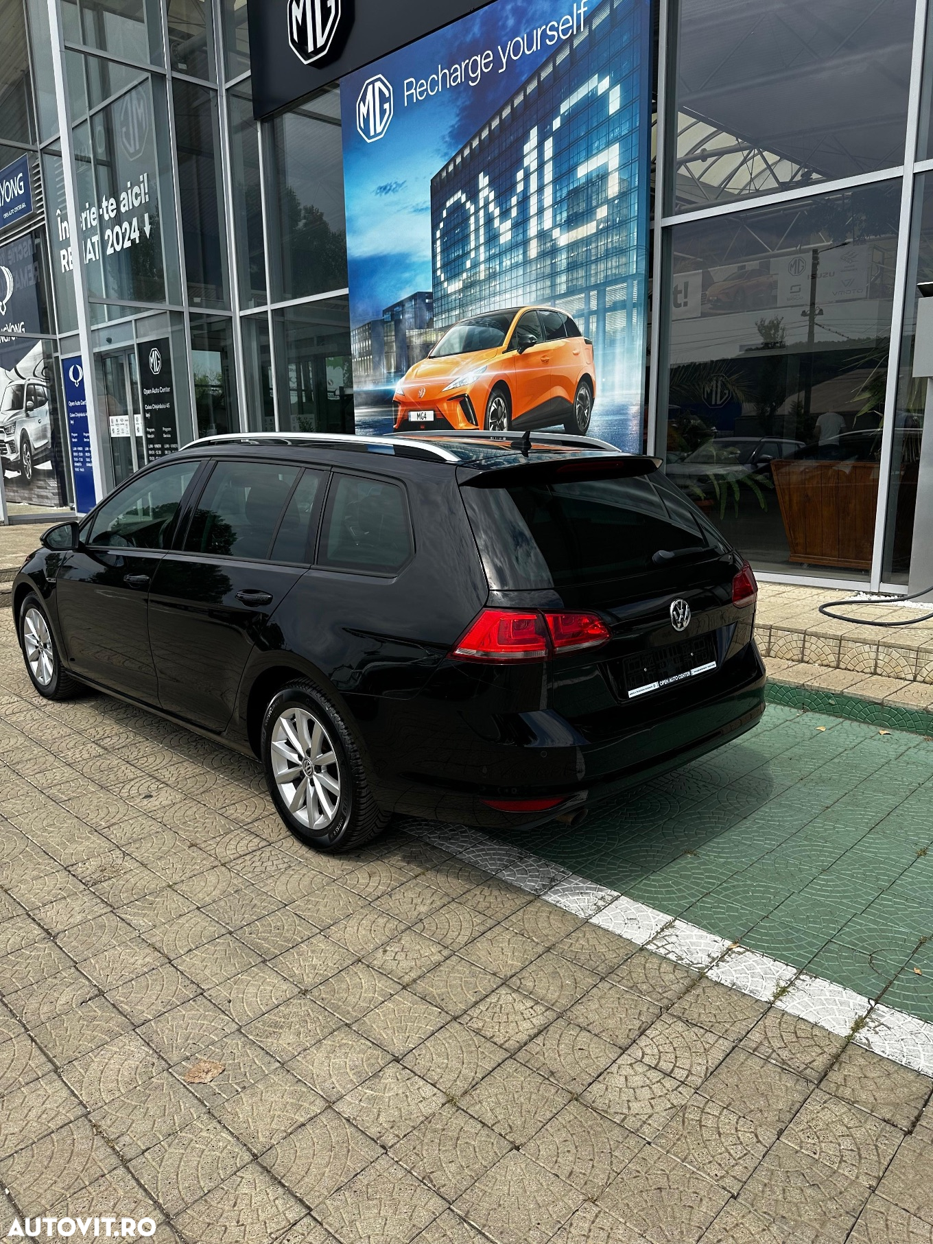Volkswagen Golf 1.6 TDI BlueMotion Technology DSG Lounge - 2
