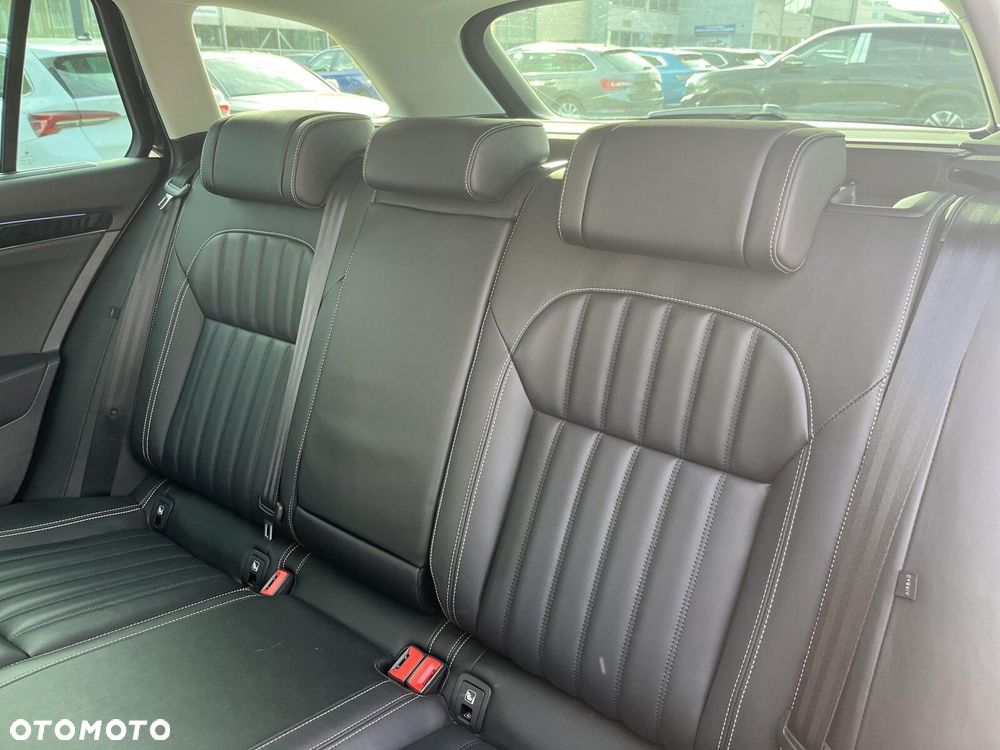 Skoda Superb 2.0 TDI SCR L&K DSG - 37