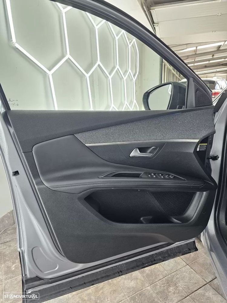 Peugeot 3008 1.6 Hybrid Allure e-EAT8 - 17