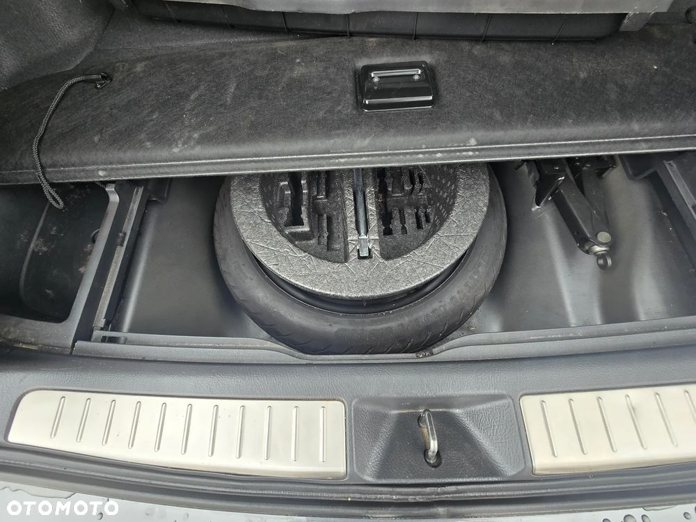 Toyota Avensis 1.8 VVT-i Combi - 36