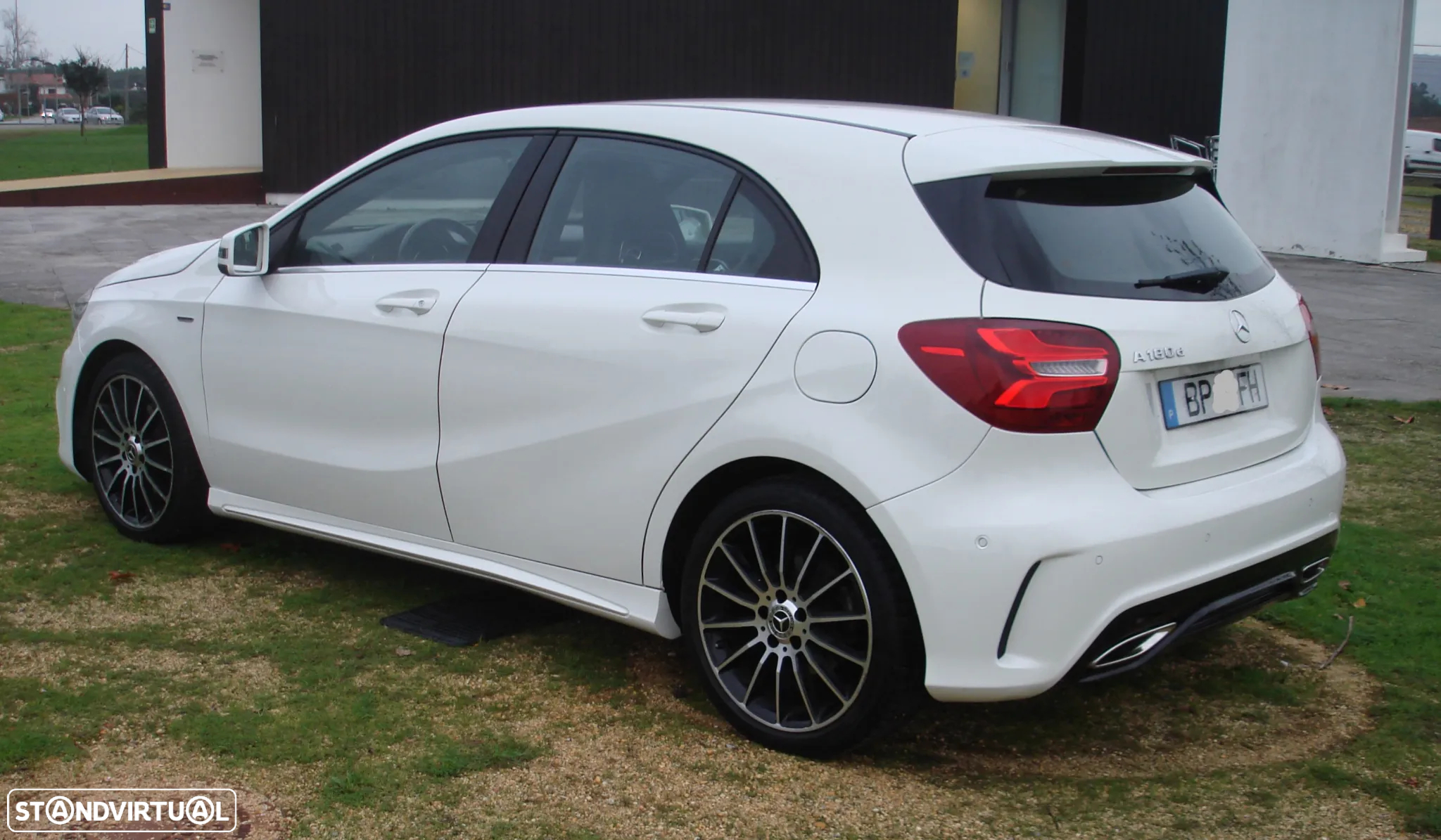 Mercedes-Benz A 180 d AMG Line - 35