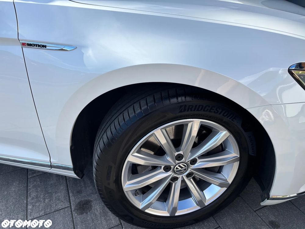 Volkswagen Passat 2.0 TDI Bi-Turbo BMT 4Mot Highline DSG - 9