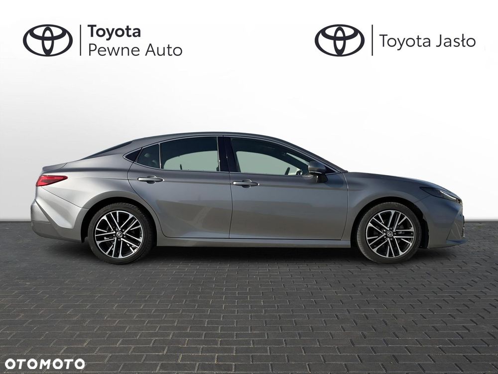 Toyota Camry - 7