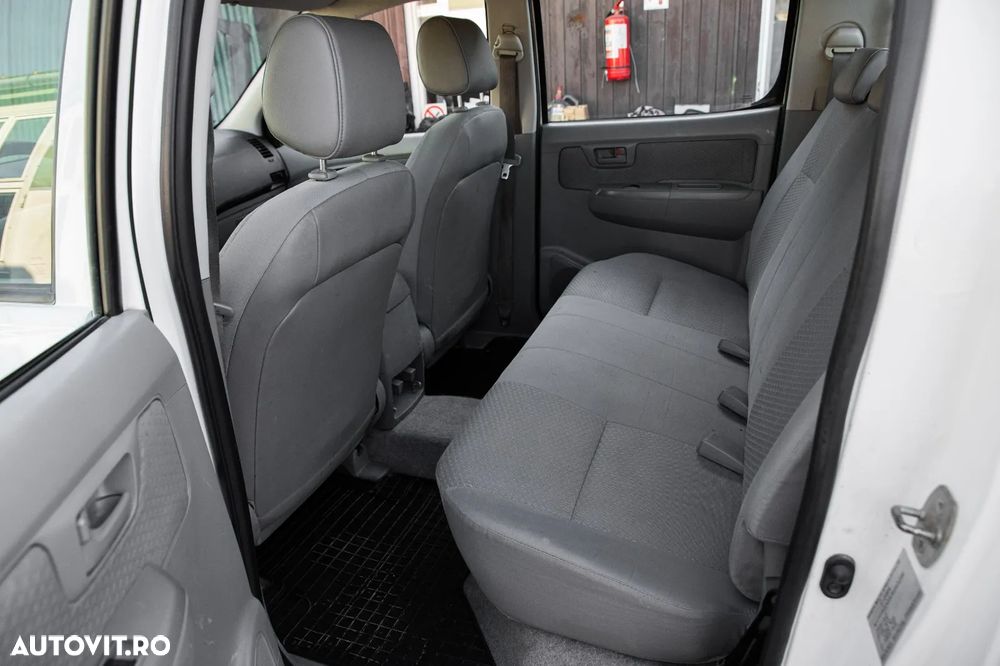 Toyota Hilux 4x4 Double Cab Life - 5