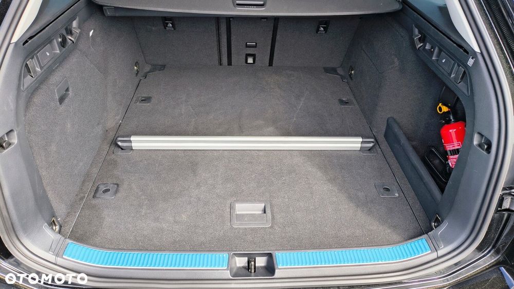 Volkswagen Passat Variant 2.0 TDI SCR 4Mot Elegance DSG - 13