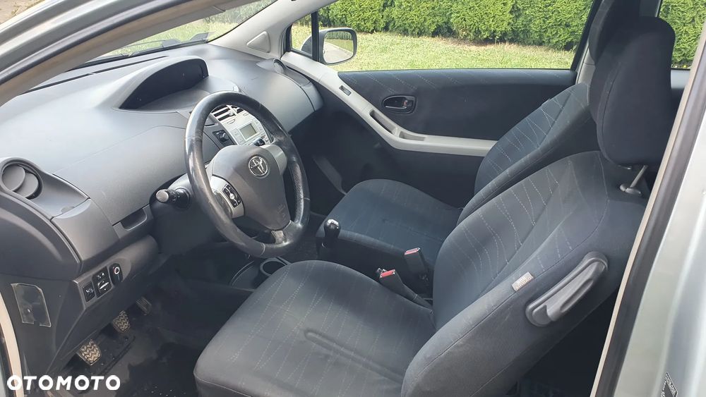Toyota Yaris 1.3 Sol - 3