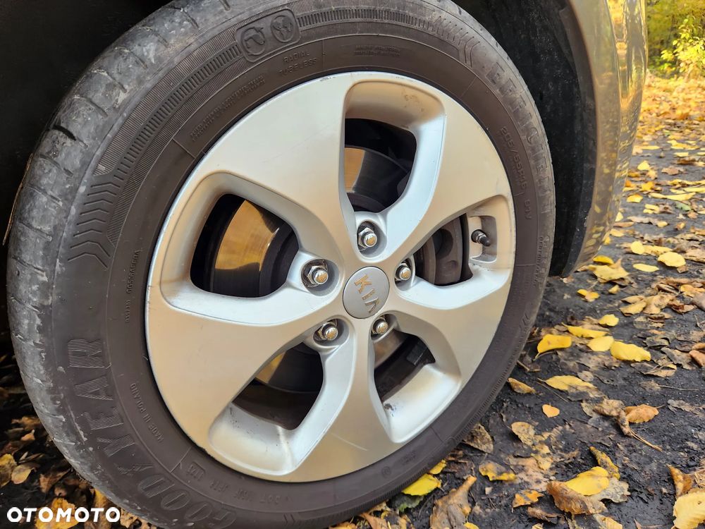 Kia Carens 1.7 CRDi XL 7os - 23