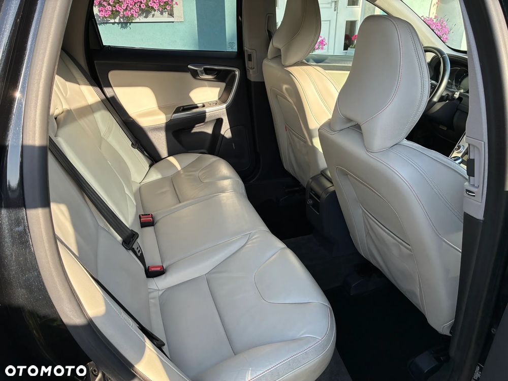 Volvo XC 60 D4 AWD Ocean Race - 21