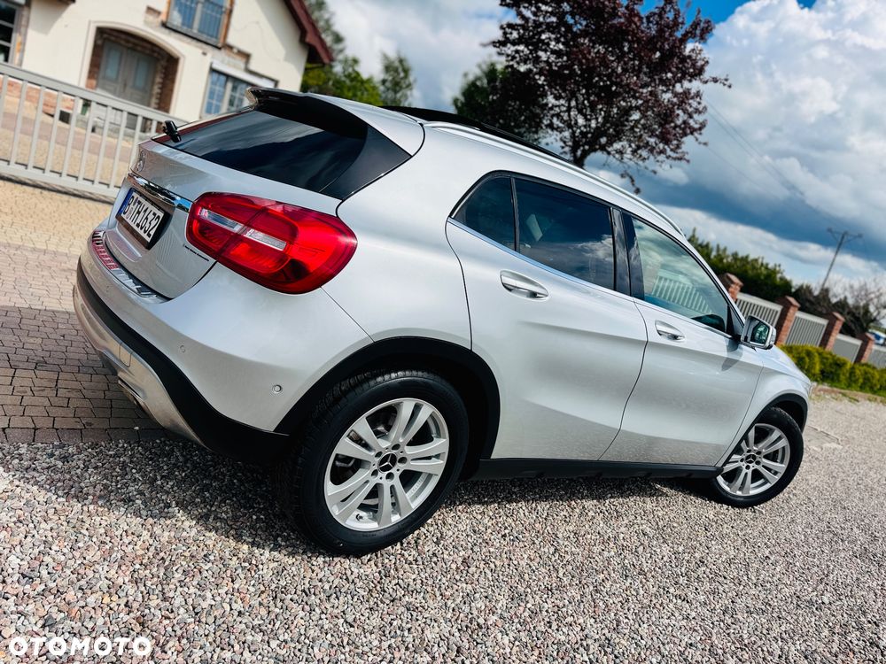 Mercedes-Benz GLA 200 7G-DCT Style - 4