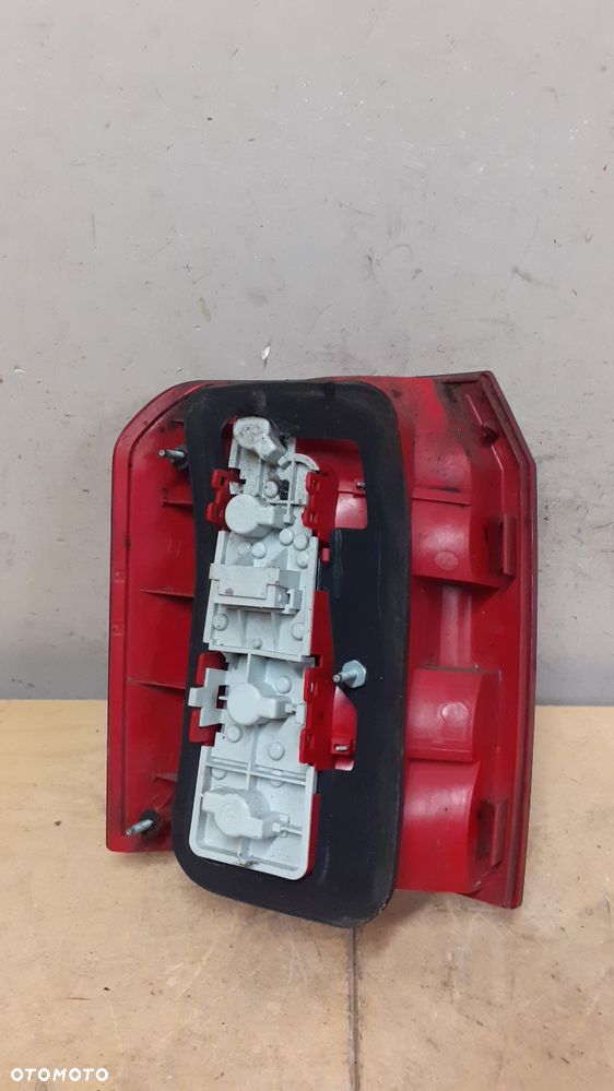 X. LAMPA TYŁ TYLNA PRAWA AUDI A2 - 2