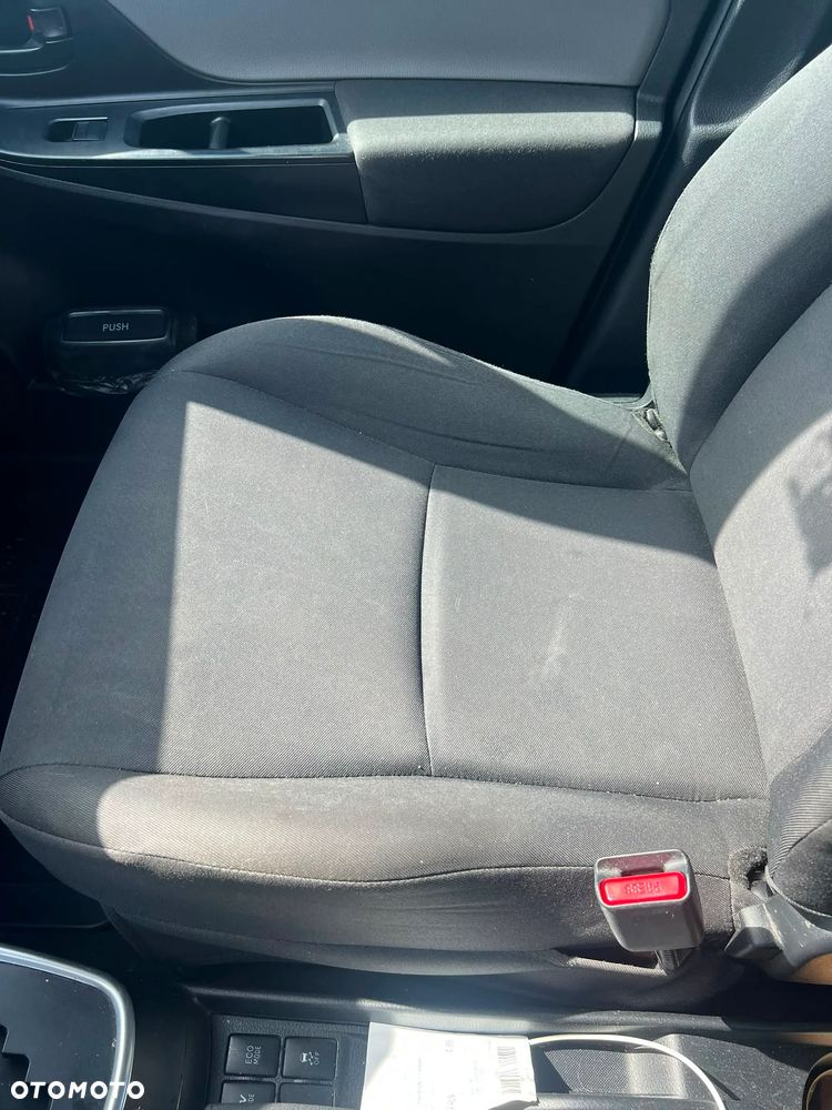 Toyota Yaris Hybrid 100 Premium - 17