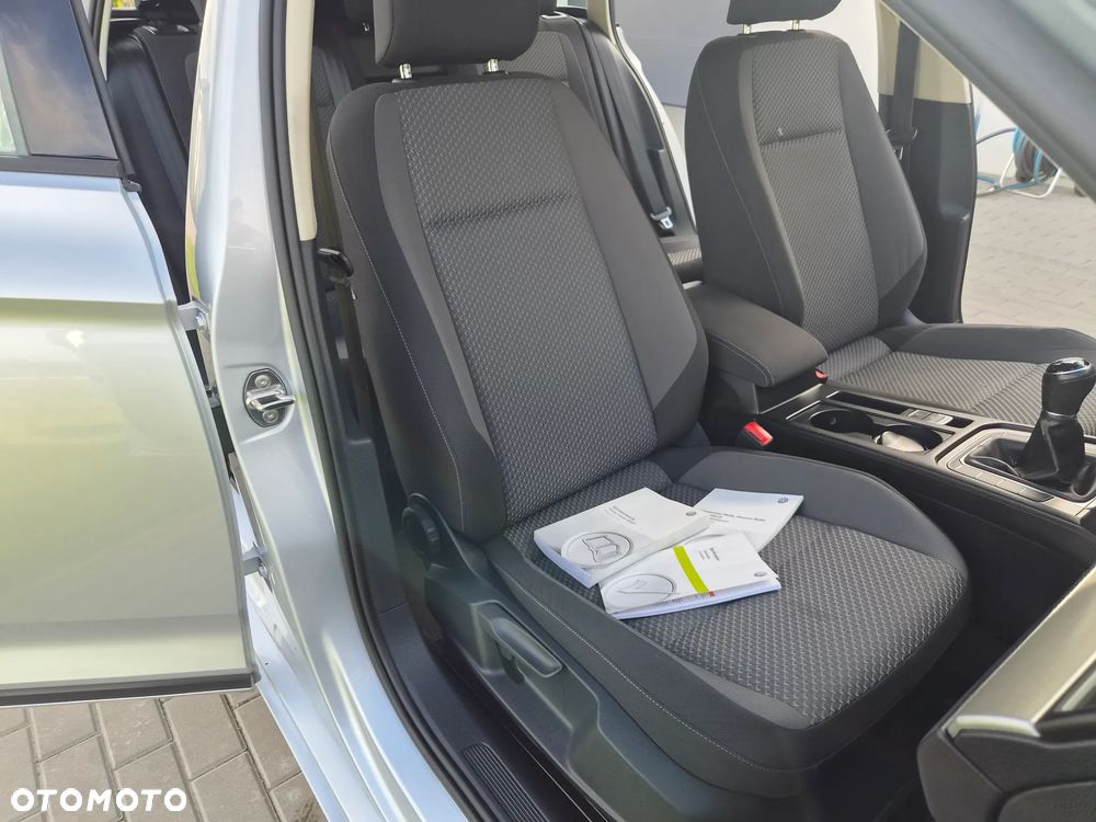 Volkswagen Passat 1.6 TDI BMT Trendline - 16