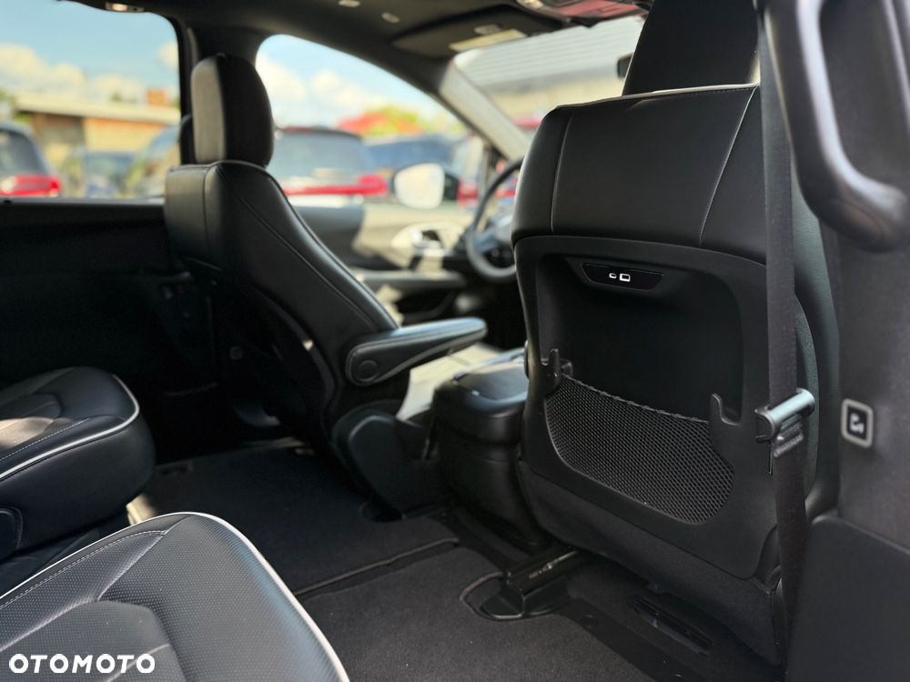 Chrysler Pacifica - 32