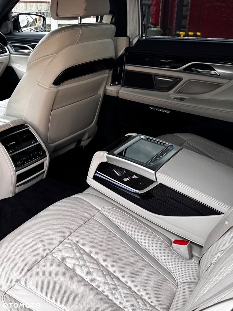 BMW Seria 7 740Ld xDrive - 28
