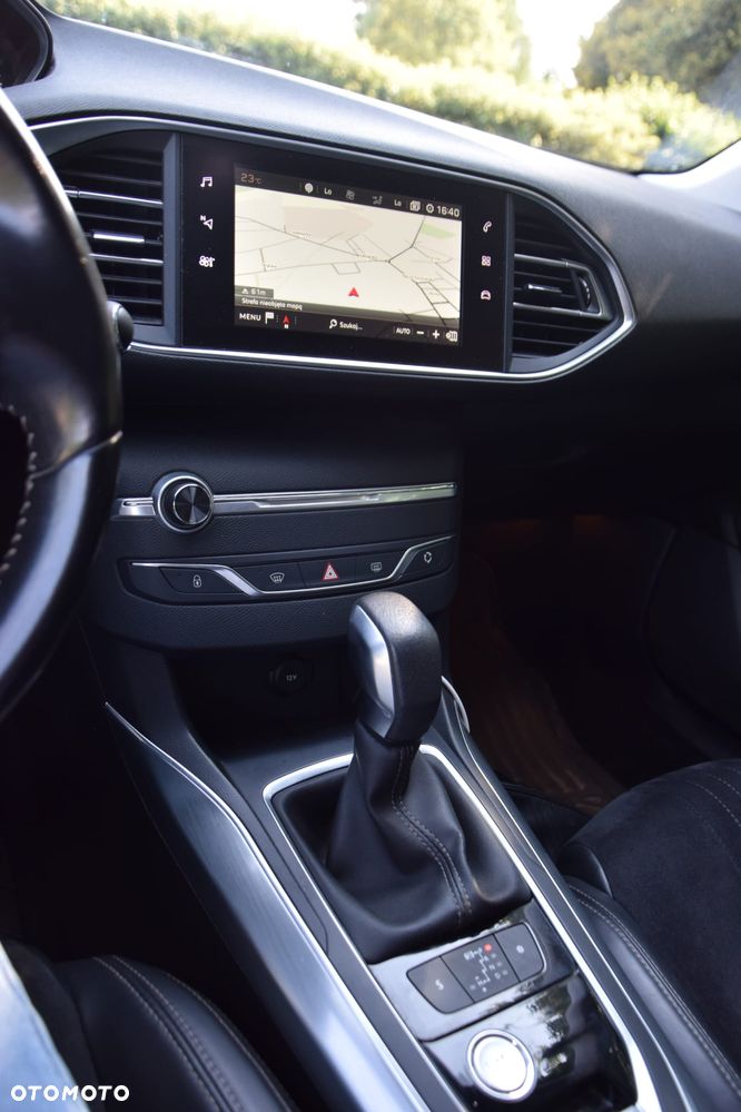 Peugeot 308 1.2 PureTech Active S&S EAT6 - 12