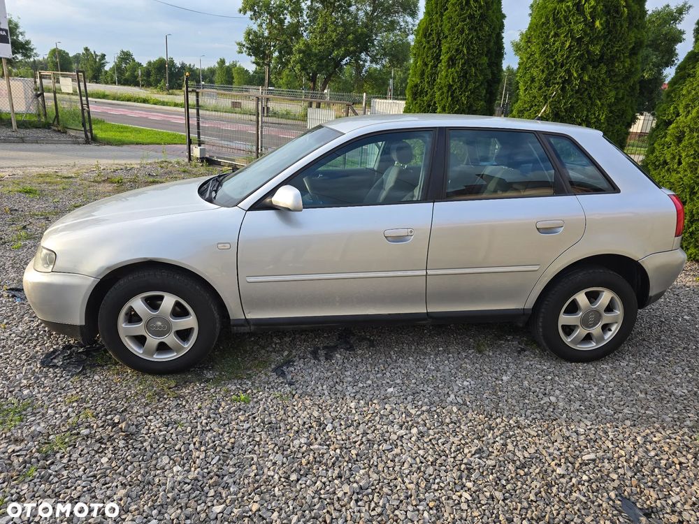 Audi A3 Sportback 1.6 Ambiente - 4