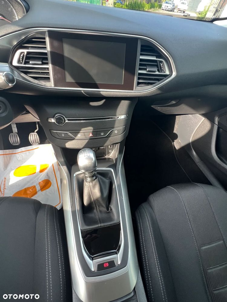 Peugeot 308 125 THP Active - 27