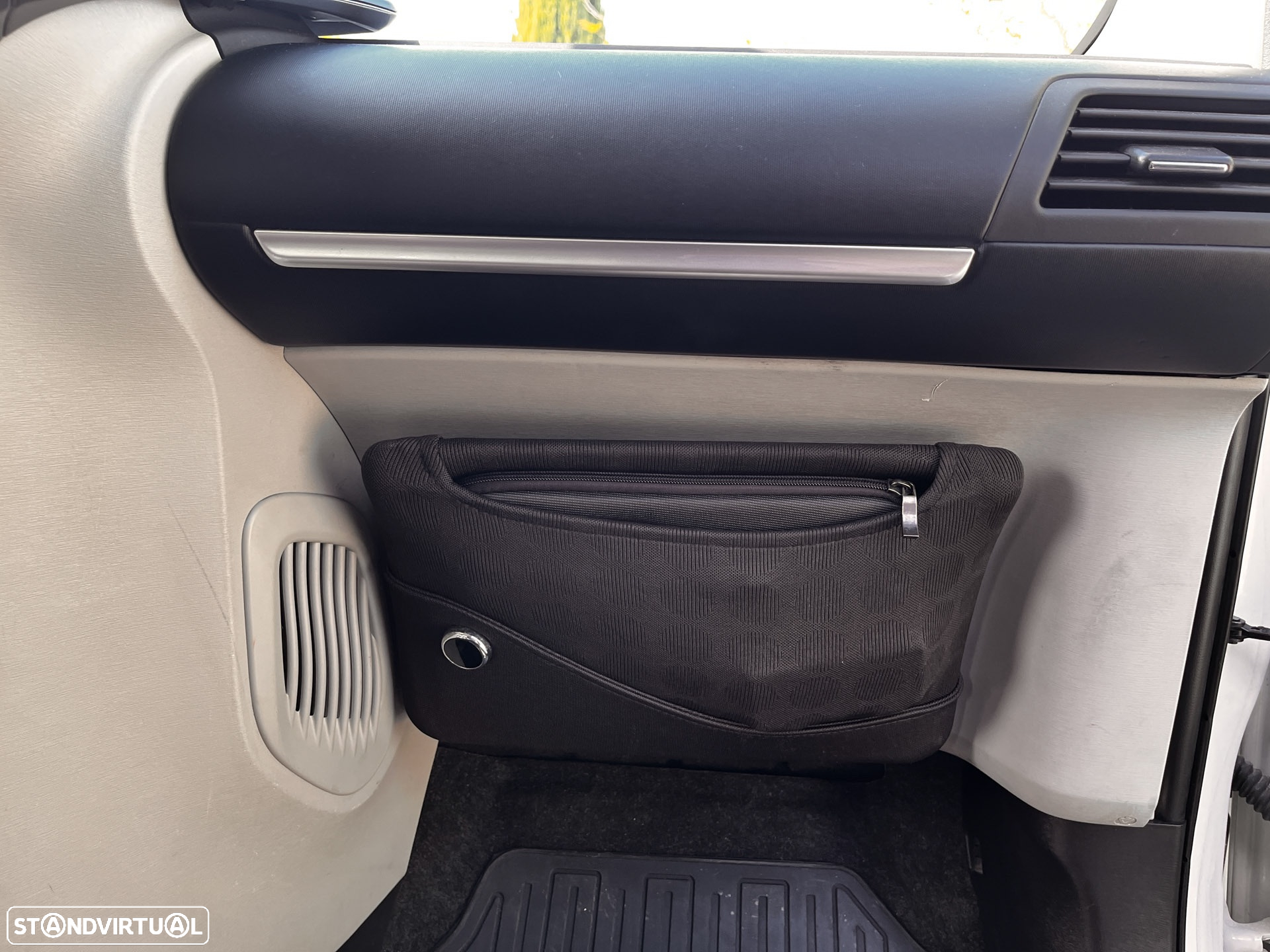 Toyota iQ 1.0 VVT-i 2 MultiDrive - 14