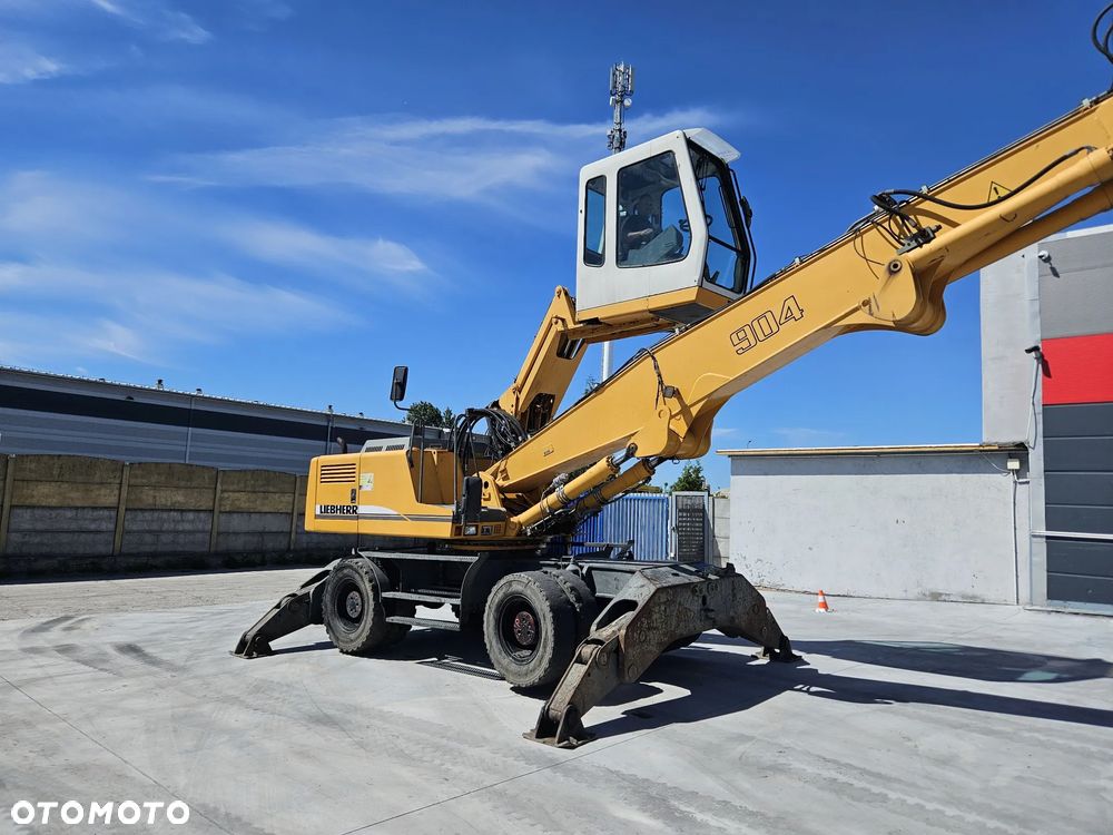Liebherr A904 - 25